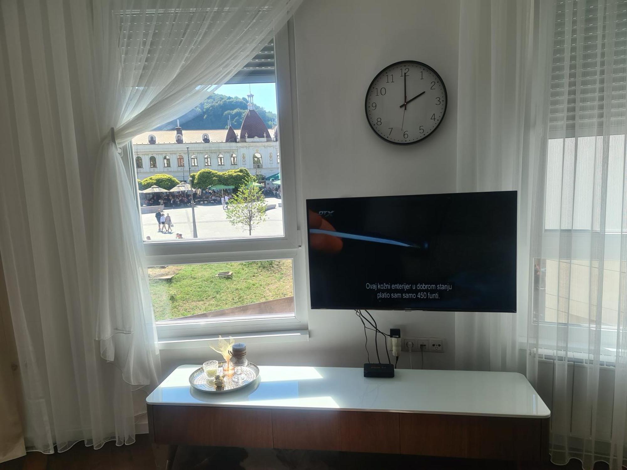 Tuzla Trg - Tuzla Square Appartement Buitenkant foto